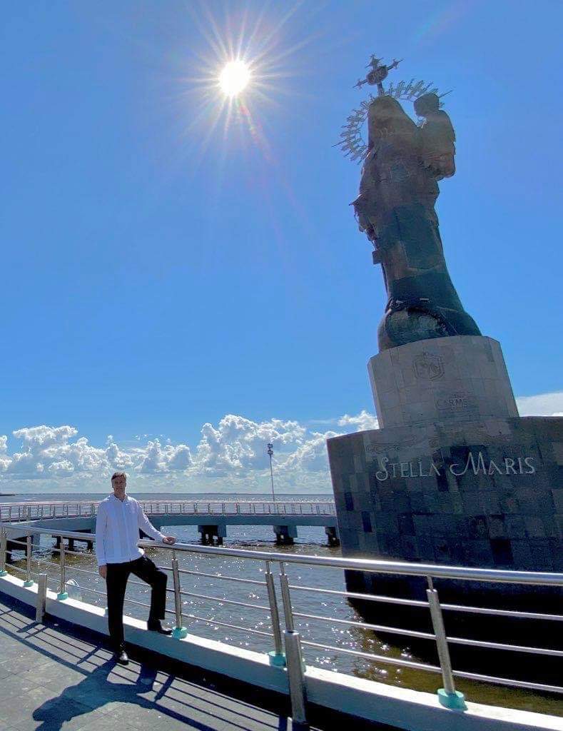 Fotografías compartidas en Twitter por Christopher Landau, embajador de Estados Unidos en México, durante su visita a Ciudad del Carmen