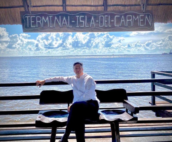 Fotografías compartidas en Twitter por Christopher Landau, embajador de Estados Unidos en México, durante su visita a Ciudad del Carmen