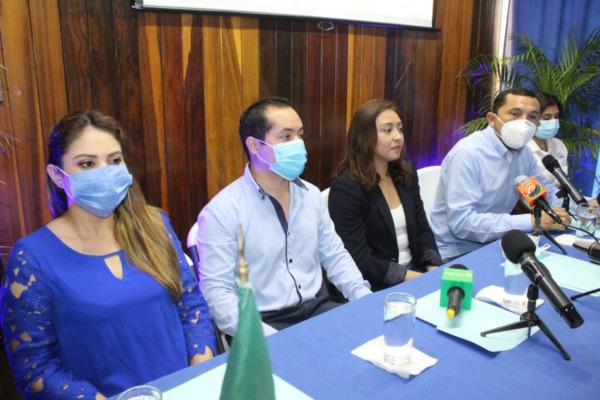 Aspectos de la rueda de prensa que ofreció Carlos Ernesto Rosado Ruelas, este viernes 4 de diciembre de 2020, en Campeche.- (Foto: Meganews)