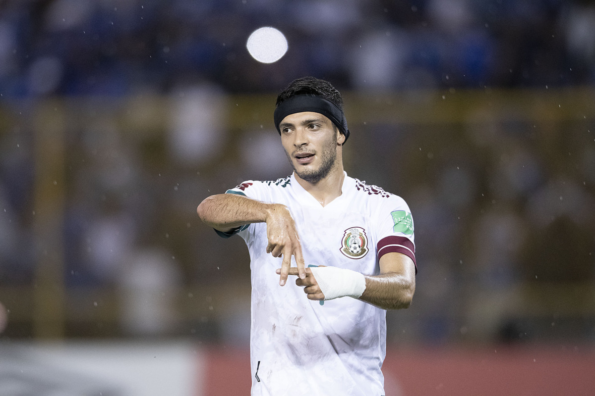 México vence 2-0 a El Salvador