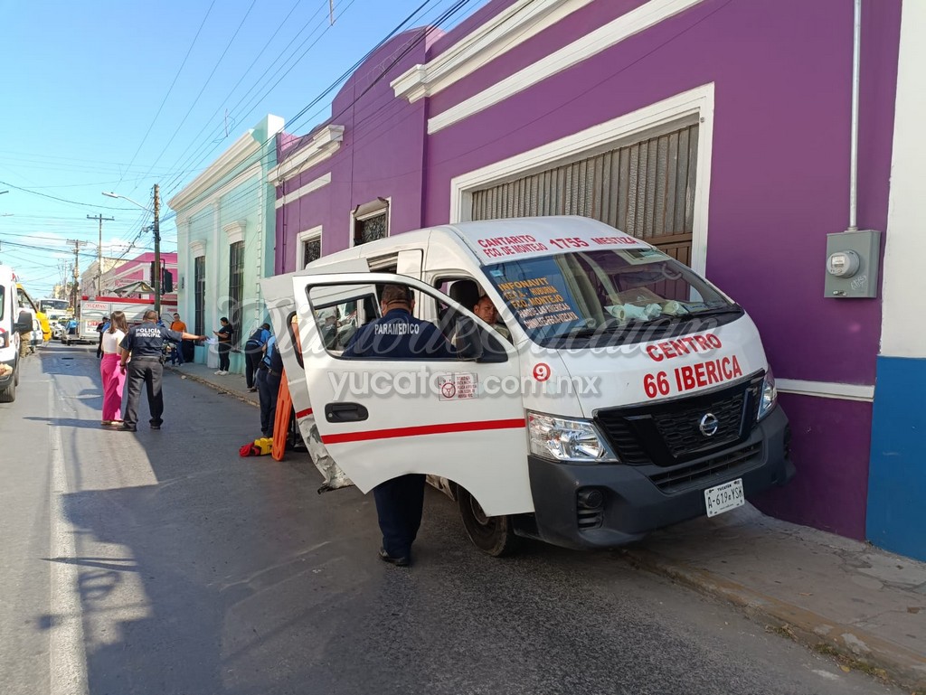 Accidente De Una Combi En El Centro De Mérida; Reportan Varios Lesionados