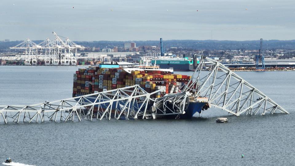 They find the body of a Mexican who died in the collapse of the Baltimore bridge