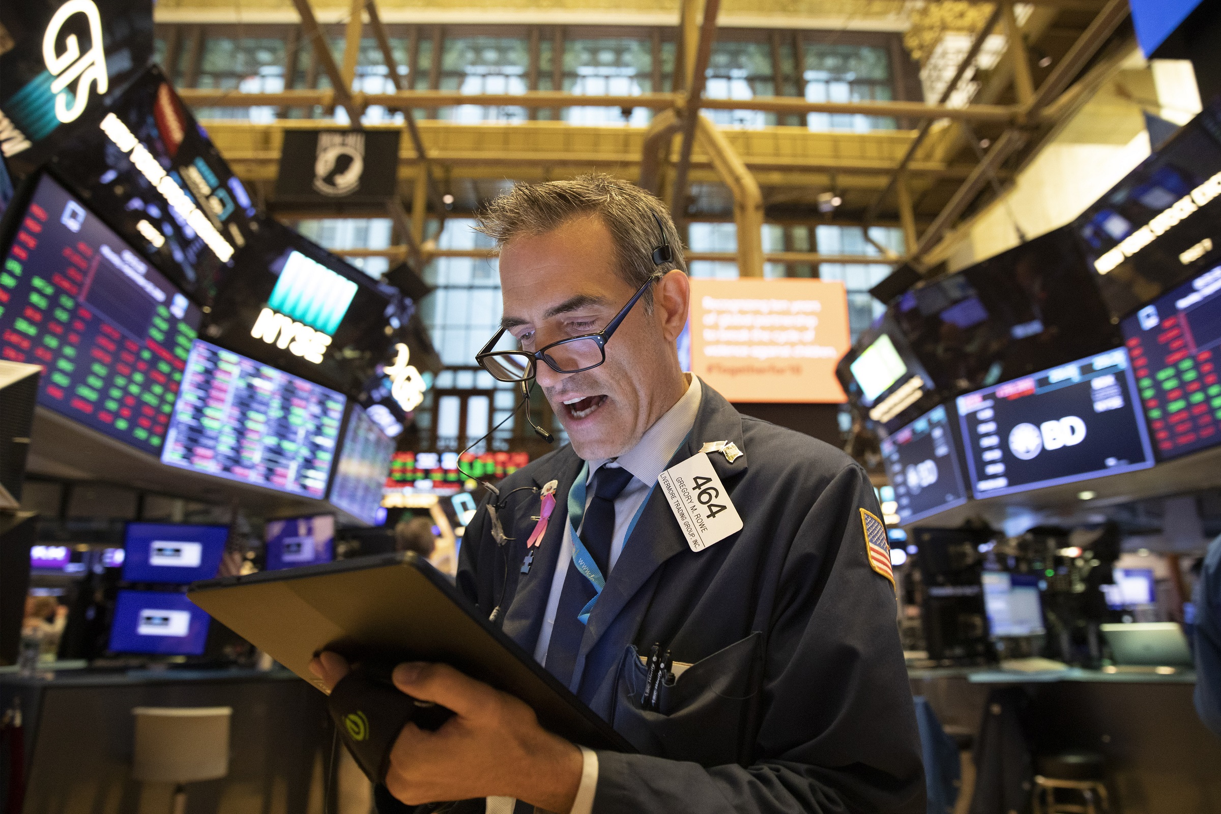 Wall Street opens mixed and the Dow Jones rises 0.15%