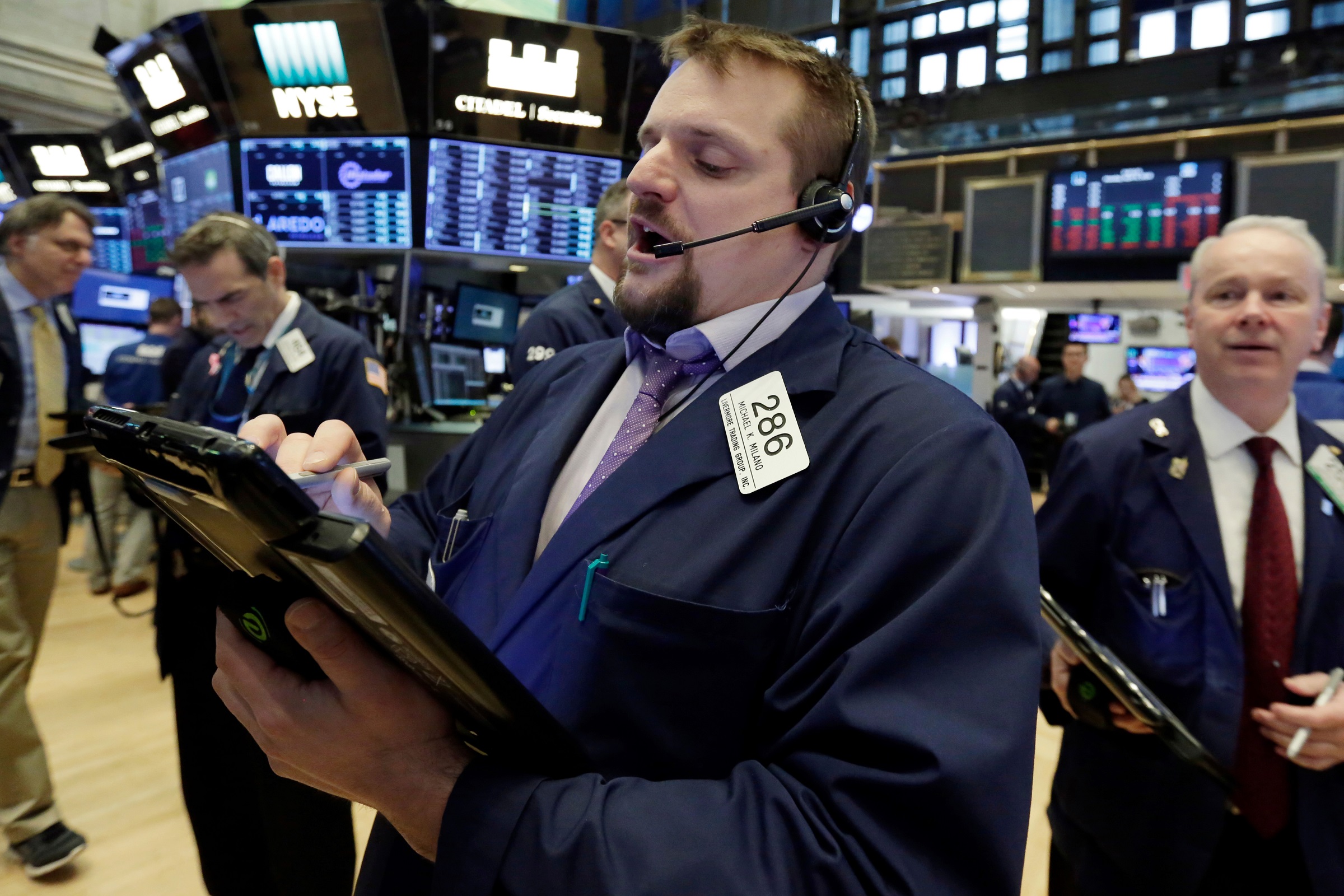 Wall Street Abre Con Pérdidas Y El Dow Jones Baja Un 1.06 % - Diario De ...