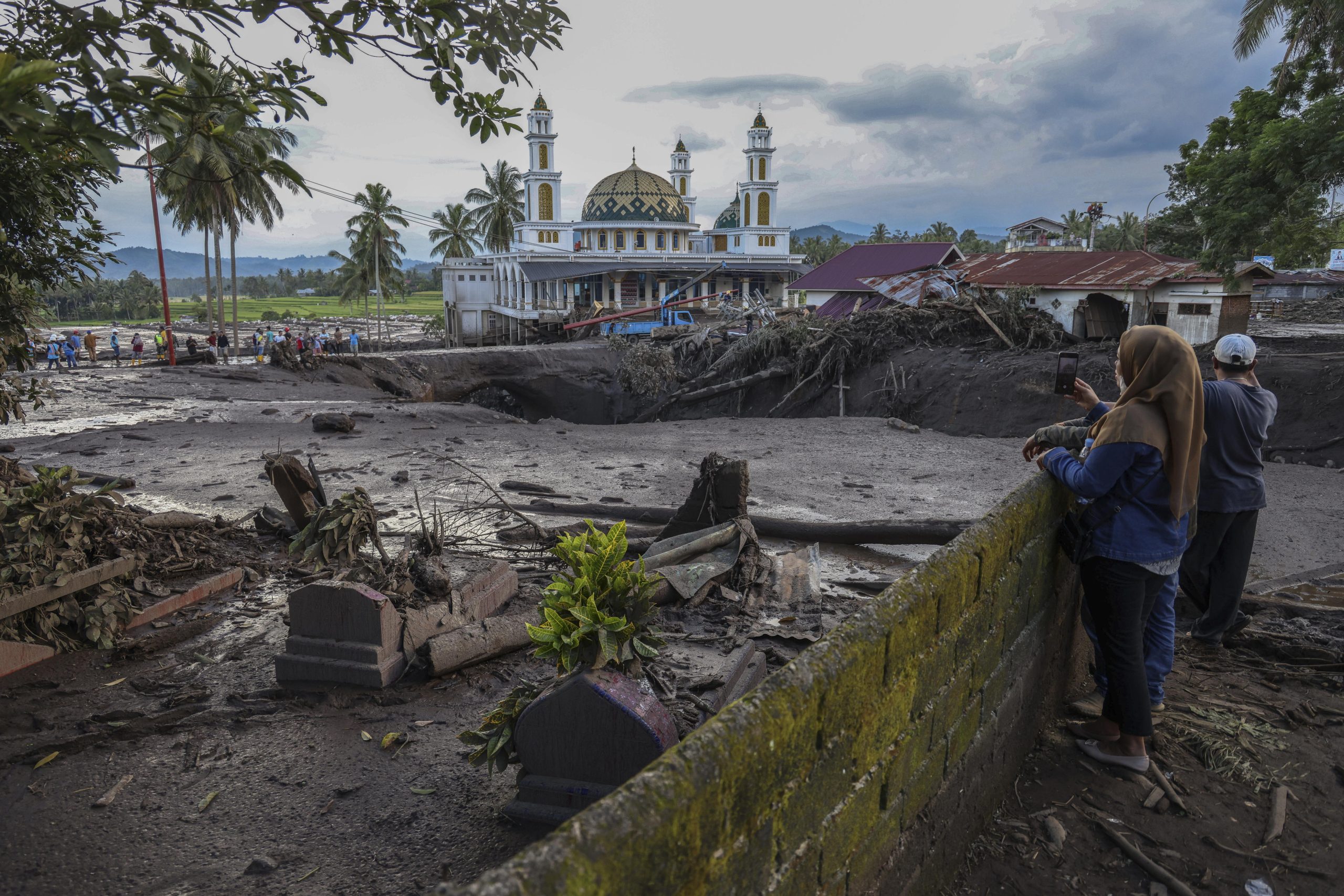 Floods in Indonesia go away at the very least 37 useless