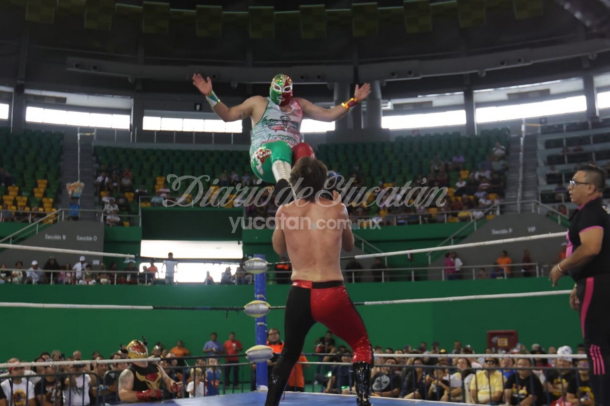 That is how wrestling was skilled this Sunday on the Poliforum Zamná in Mérida (PHOTOS)