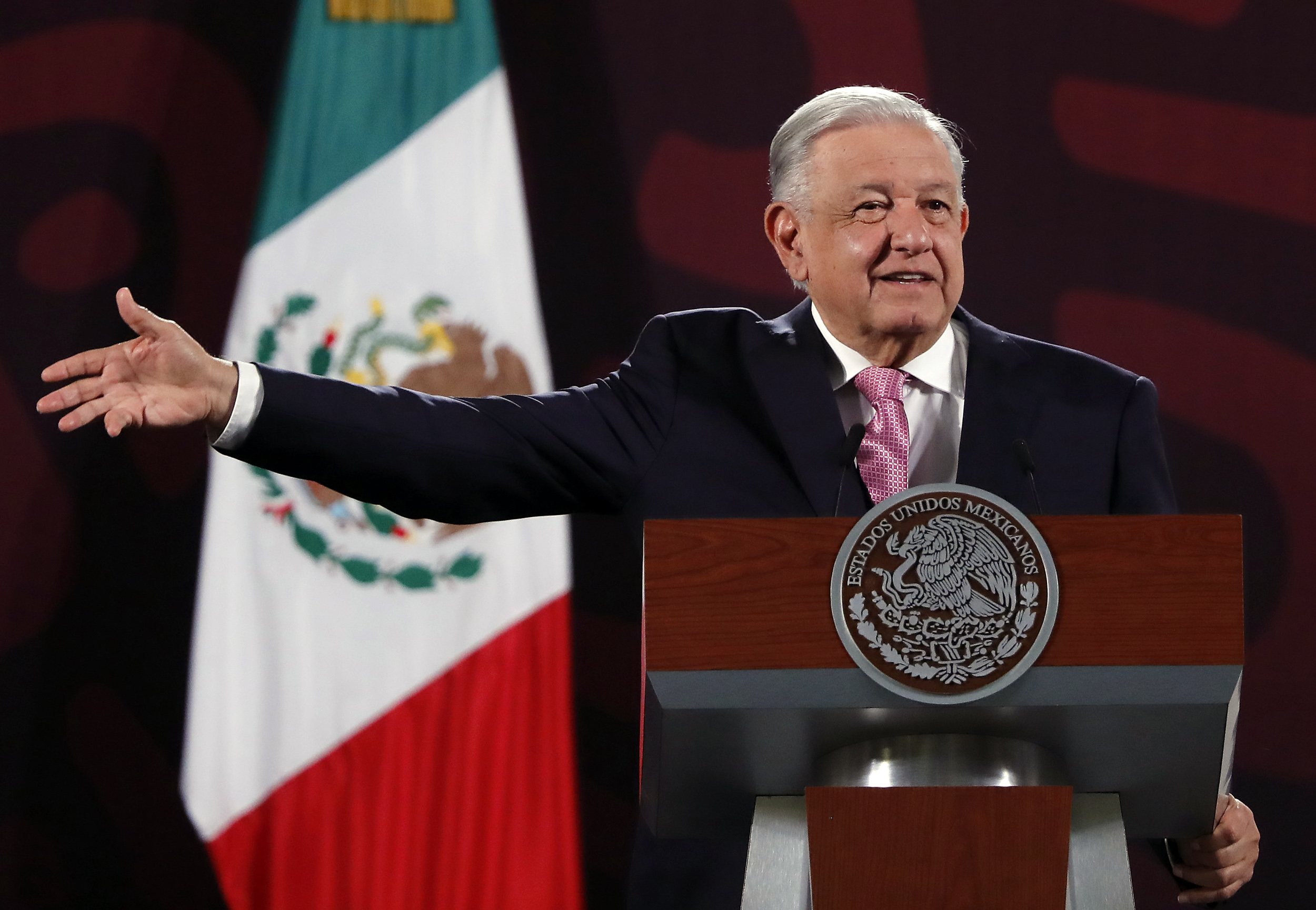 AMLO supports Xóchitl Gálvez’s initiative to prosecute presidents for violating electoral law