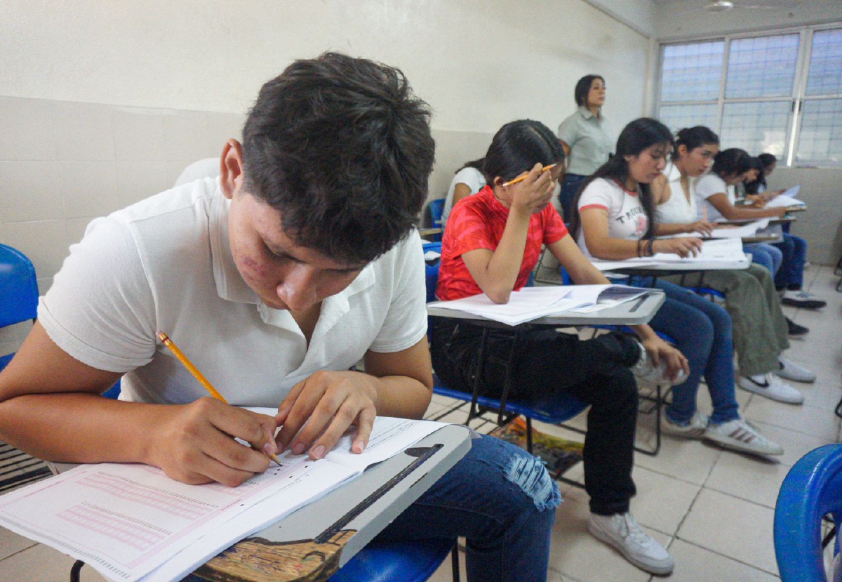 Buscan cupo en las prepas de Mérida y Yucatán