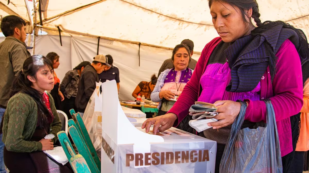 Residents of Zinacantán detain and threaten PEVM candidate;  demand his resignation