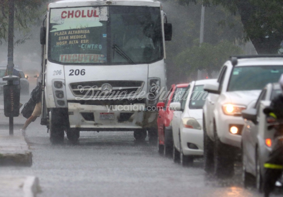 Vigilan potencial tormenta en el Golfo de México; continúan las lluvias en la Península