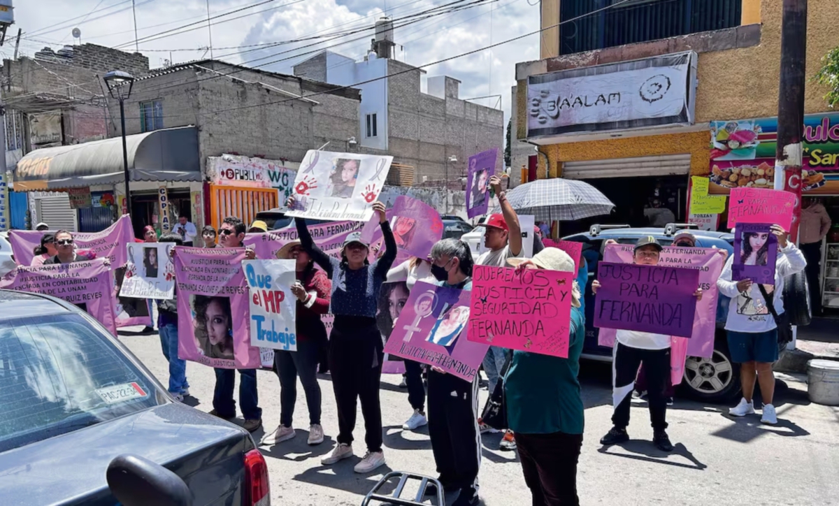 Feminist groups protest in front of the Prosecutor’s Office; they demand justice for Fernanda Salomé