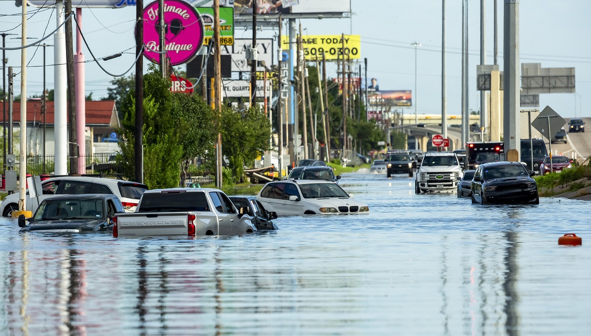 Beryl Leaves Millions Without Electricity, Flooding And Heat In Texas ...