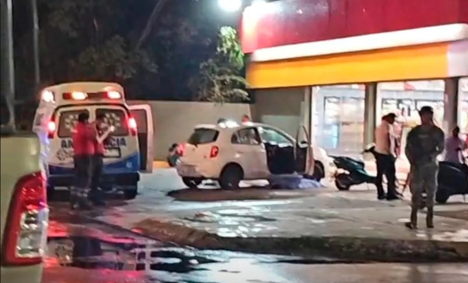 Father and son shot dead outside a store in Cozumel