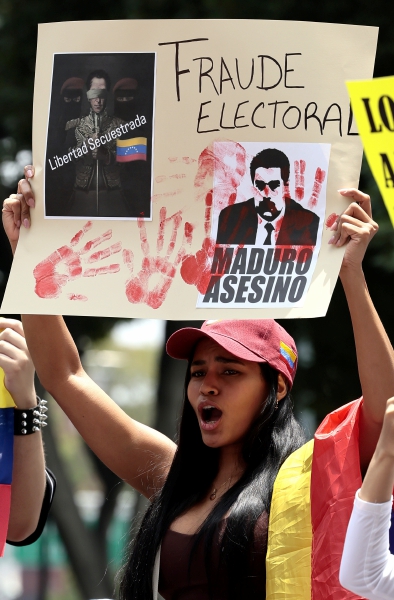 Venezuelans in Mexico protest against Maduro