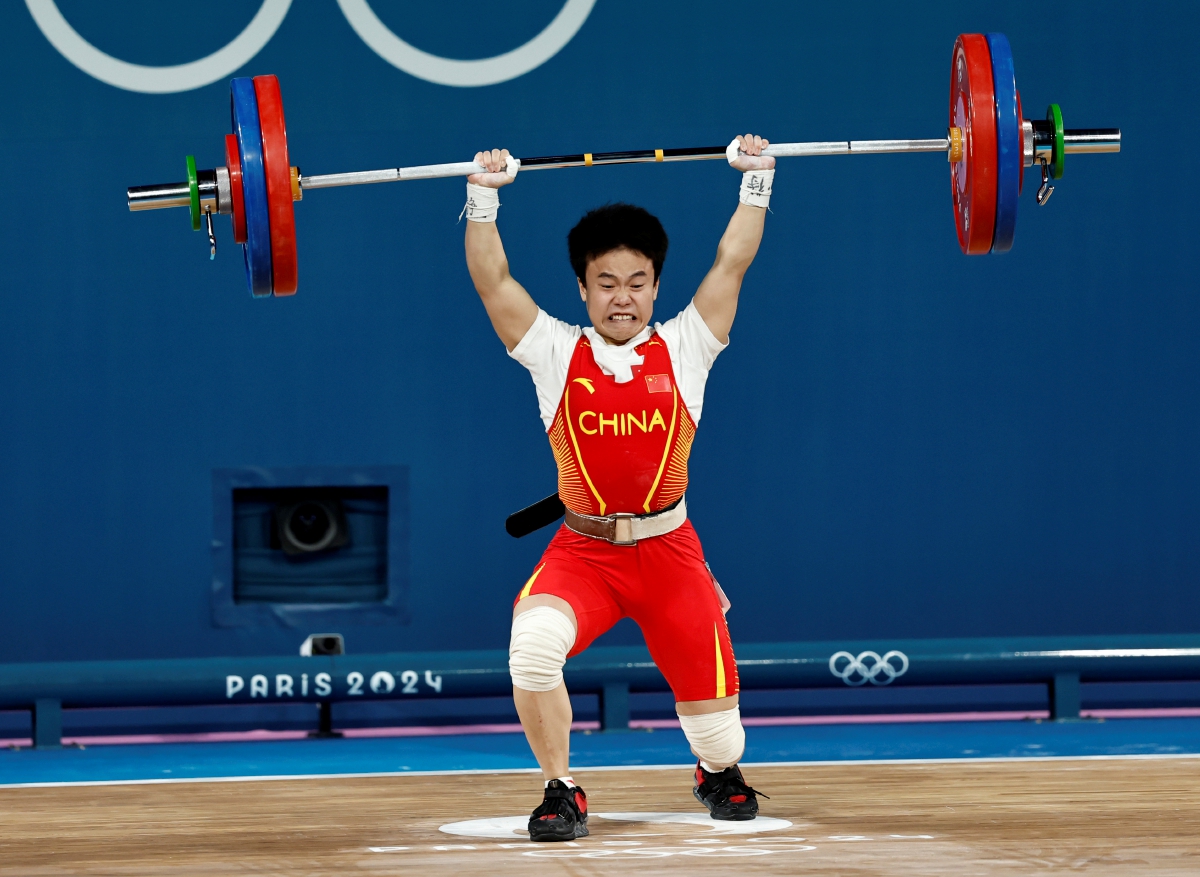 Zhihui Hou renews her gold in -49 kg with an Olympic record